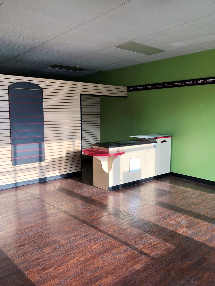 Clinton Highway Shops: 6631 Clinton Highway, Knoxville, TN 37912